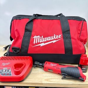 🆕MILWAUKEE *GENUINE* 3/8" M12 Ratchet, 1.5 AH Battery, Charger, and Bag